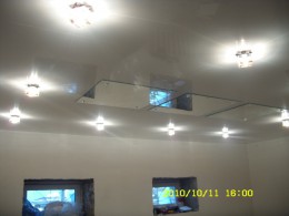 Зеркала на натяжном глянцевом потолке
