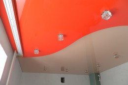 Потолочная гардина на многоуровневом натяжном потолке
