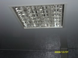 Армстронговский светильник в натяжном потолке м-н  