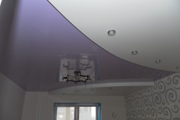 многоуровневый натяжной потолок в спальне
