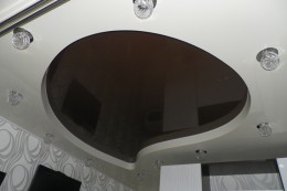 Многоуровневый натяжной потолок на кухне 